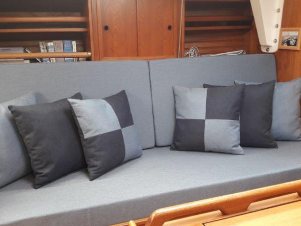 Bootkussens, kussens op maat, bootkussen bekleden, kussens boot, bootstoffering DD&B outdoor living